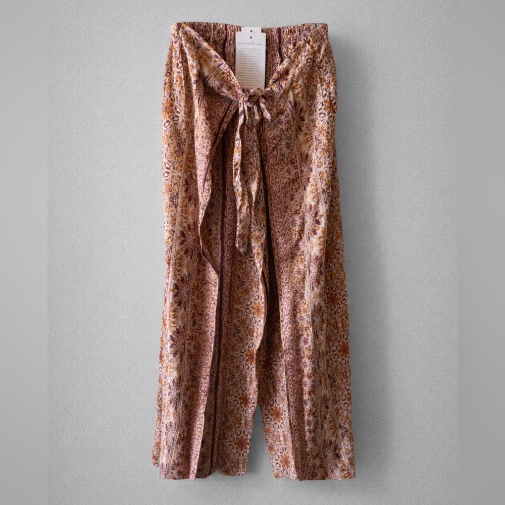 Band of the Free Peach/Mauve Cropped Pants. 5/25